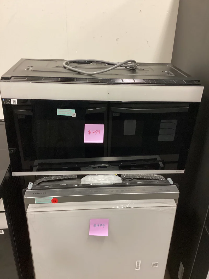 SAMSUNG ME21DB670012 - Microwave at Doraville Store