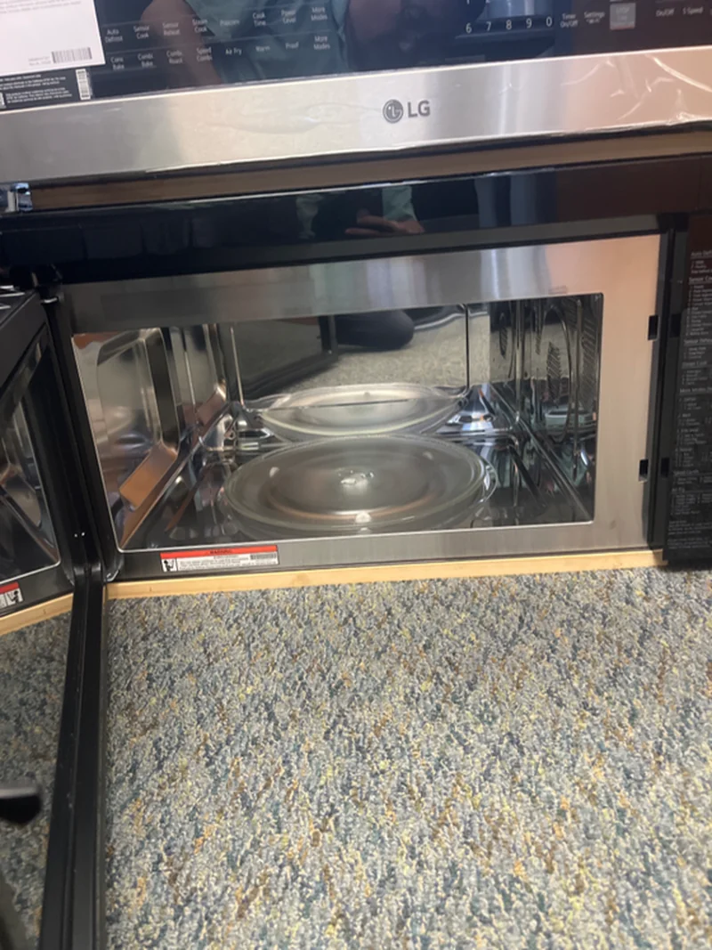 LG MHES1738F - Microwave at Doraville Store